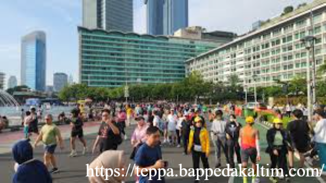 AHY dan Mentrans Lari di CFD Bundaran HI